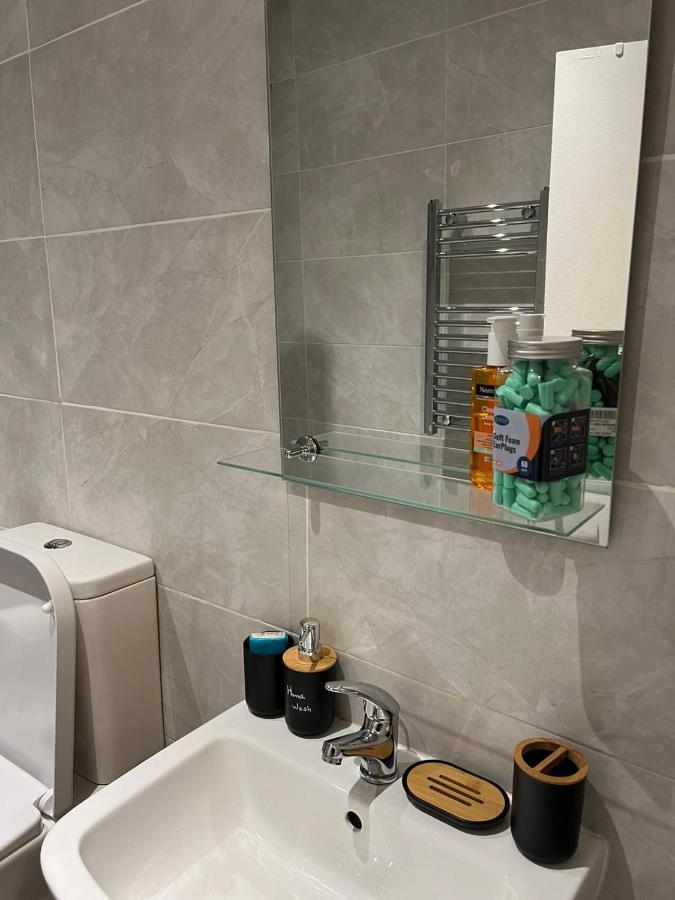 Lovely 2 Bed Flat In Soho! Londen Buitenkant foto